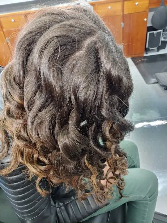https://cdn.salonspotlight.com/photos/wW4QtzpQftlABQoTgyWb/a5b58ab2-768d-4370-bdfc-1542ed2036fc_720x720
