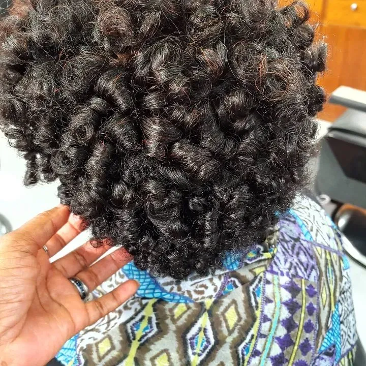 https://cdn.salonspotlight.com/photos/wW4QtzpQftlABQoTgyWb/f4b9fb42-ecbf-4768-b97b-514bec7f5d39_720x720