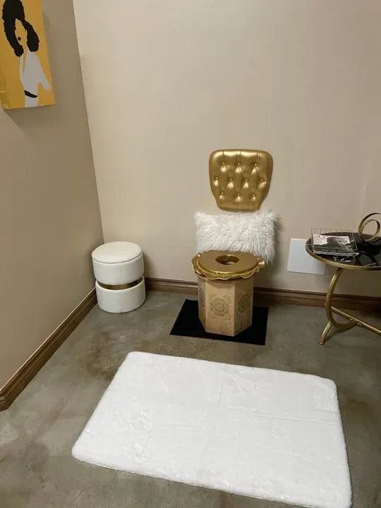 https://cdn.salonspotlight.com/photos/wXrHrgtEcDozeNAIf1Vw/319ecbcf-032d-4c41-a7ac-1d8b73c29100_720x720