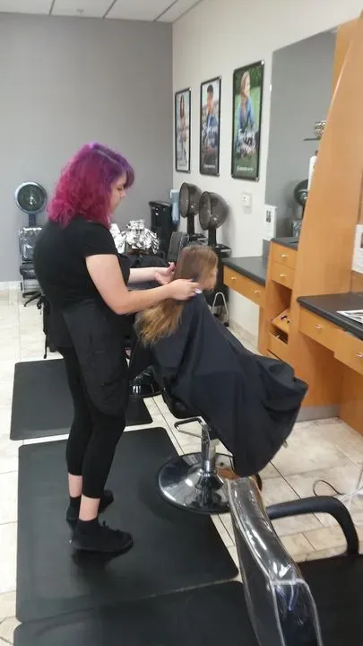 https://cdn.salonspotlight.com/photos/wYCpQttT6EbNNDeuudsg/10ea2f46-fdbf-4728-afa3-87bc245f1b7a_720x720