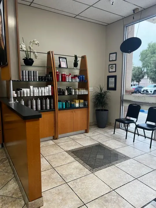 https://cdn.salonspotlight.com/photos/wYCpQttT6EbNNDeuudsg/634d3c0a-44af-4c53-b414-87b464b4f67b_720x720