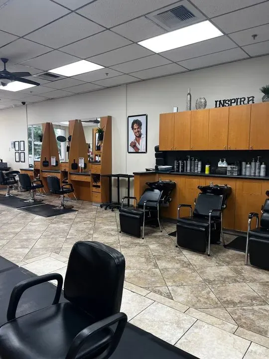 https://cdn.salonspotlight.com/photos/wYCpQttT6EbNNDeuudsg/d8a70d51-f5a6-46c4-bc61-3fb176e9d226_720x720