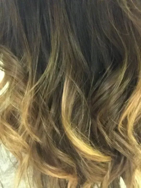 https://cdn.salonspotlight.com/photos/wZv8z3cI0COsSfam0hYa/9ce01d3a-82af-48a3-9135-5356ddb256ac_720x720
