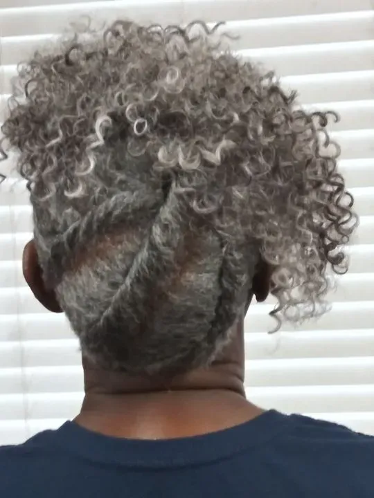 https://cdn.salonspotlight.com/photos/waPYmhVlu8uWgrYf332l/4efe42ce-959e-48fa-bcd3-f974f08c9f46_720x720