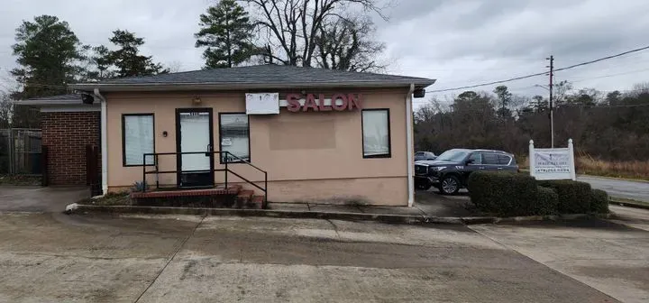 https://cdn.salonspotlight.com/photos/waPYmhVlu8uWgrYf332l/8c1e3a65-62cc-4e41-8115-0945564f42cd_720x720