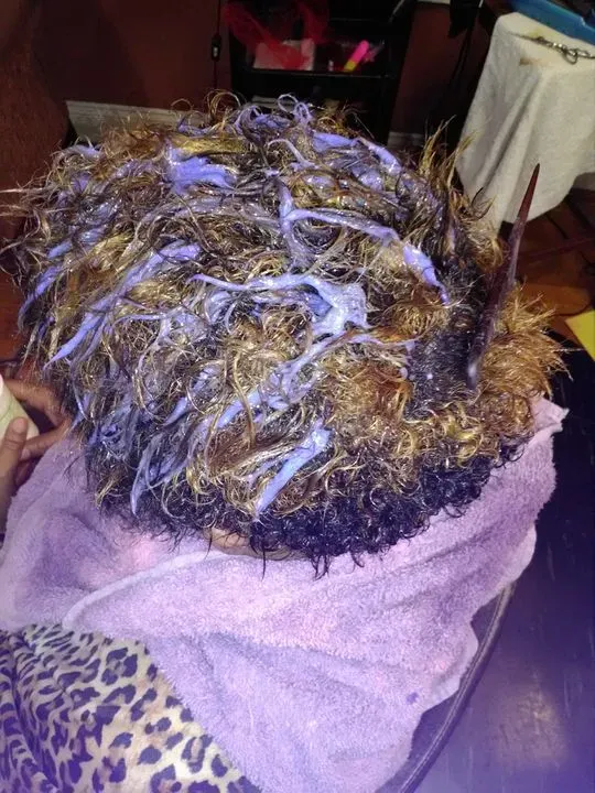 https://cdn.salonspotlight.com/photos/waPYmhVlu8uWgrYf332l/a62eb667-9a5c-4c53-b8a5-dbdc9526b6f3_720x720
