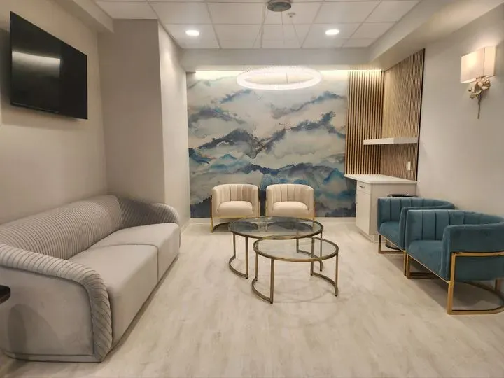 https://cdn.salonspotlight.com/photos/wfFWdjbo3wcumg9kGQW0/b65ecbdc-9899-4437-9f14-c327d4e7563d_720x720