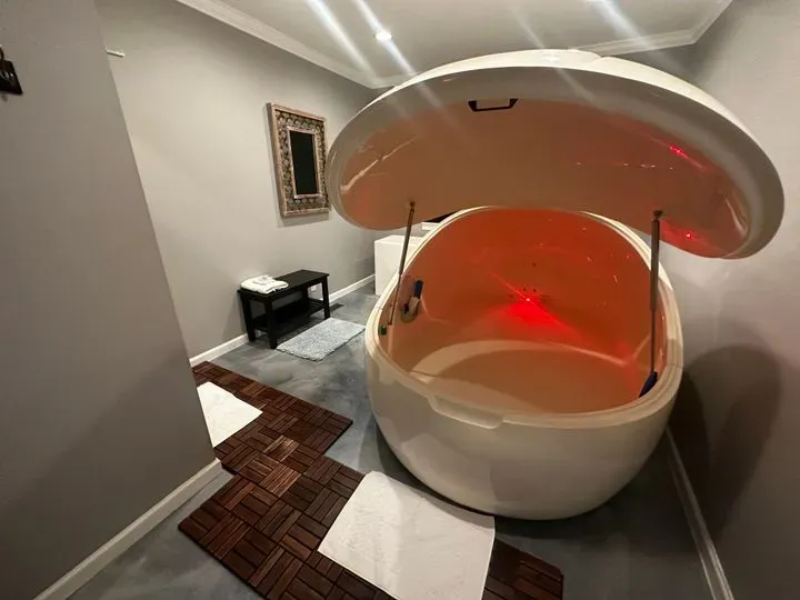 https://cdn.salonspotlight.com/photos/wfKMcCQyjK1UKnv5iPM7/c979669d-09d5-468d-bf9f-e9219e9d1983_720x720