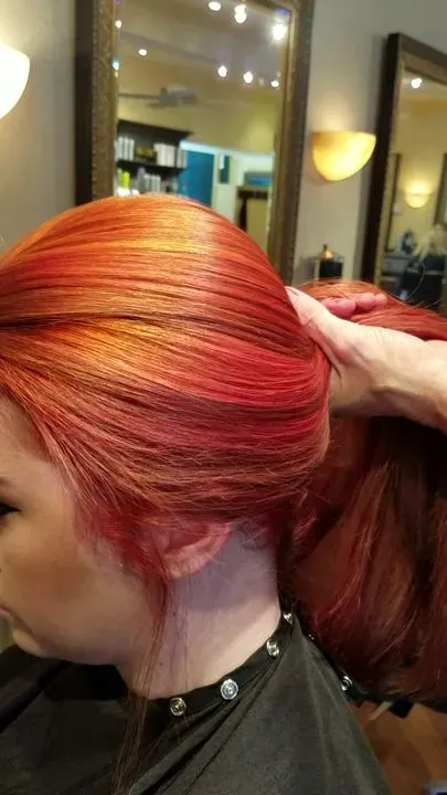 https://cdn.salonspotlight.com/photos/wflfnDzLvszIEOfh6T4R/4c3274f5-471f-43ce-88f8-771754e5a862_720x720