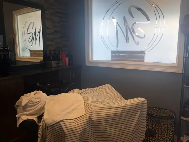 https://cdn.salonspotlight.com/photos/wgqw49G3hjVNFWrfgpL9/abfd05b1-a8de-4f56-a6c6-ca193a0d129d_720x720