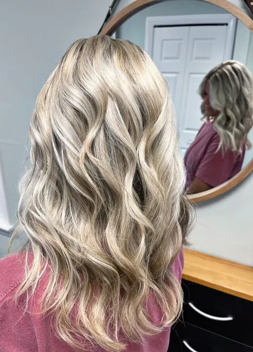 https://cdn.salonspotlight.com/photos/wh9pvJfkIDTpRkRi4TXj/5644f04f-ee99-48e7-9a99-7cf84be6c960_720x720