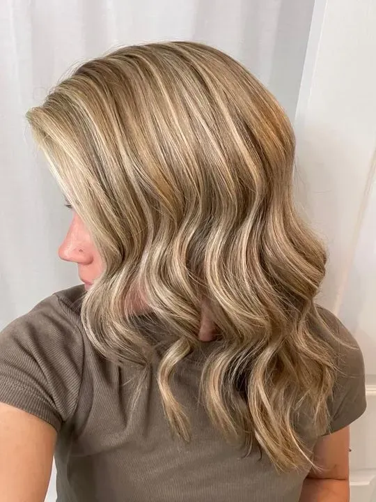https://cdn.salonspotlight.com/photos/wh9pvJfkIDTpRkRi4TXj/ba5ddb2e-8f0d-4f03-96f5-2d2d75bc7d23_720x720