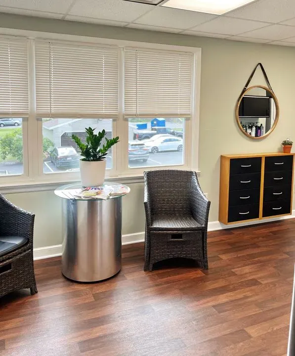 https://cdn.salonspotlight.com/photos/wh9pvJfkIDTpRkRi4TXj/c301e0b4-ec2e-4f5c-84d1-eef99a2f7c0f_720x720