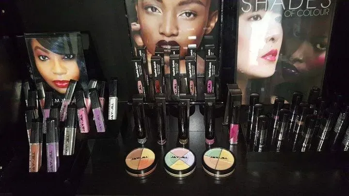 https://cdn.salonspotlight.com/photos/wiuUYvNLW6PPlrpO5cCD/6fcce6a8-701f-4b60-ae75-762ff83df305_720x720