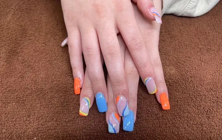 https://cdn.salonspotlight.com/photos/wk11vGKKtyOU3GNx5u2U/7194e9a3-f46a-470a-9d88-86c93650146e_720x720