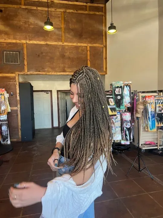 https://cdn.salonspotlight.com/photos/wlaoFWEmYnV3ojhrvzHu/68c92cdf-fced-4ef3-924b-ba6abb476fac_720x720