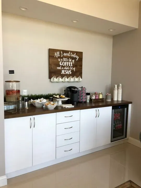 https://cdn.salonspotlight.com/photos/wmjN5BJdnFCfVgInYRni/68bd157c-2a38-42d7-9b61-17ea105be057_720x720