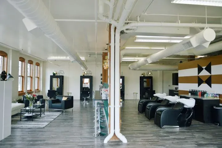 https://cdn.salonspotlight.com/photos/woVZnSxGYaAktTjV74ls/9b48a36b-63f1-4651-ad09-d44ee0cfba54_720x720