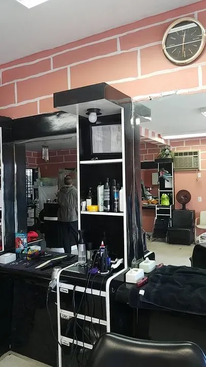 https://cdn.salonspotlight.com/photos/wqUzbz8axb9GxPOafGhC/c9e5a236-de6a-4fa5-80fb-35fd9bec6e24_720x720