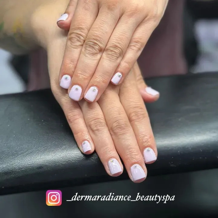 https://cdn.salonspotlight.com/photos/wrxCMQo0BCbTXHdnvTkG/c36eb825-b5d1-4153-b059-0a180e19c9c4_720x720