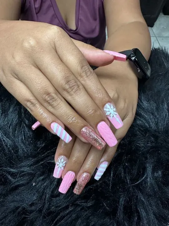 https://cdn.salonspotlight.com/photos/wrxCMQo0BCbTXHdnvTkG/ed5c24f2-26a8-4556-8ca1-e89079bb27de_720x720
