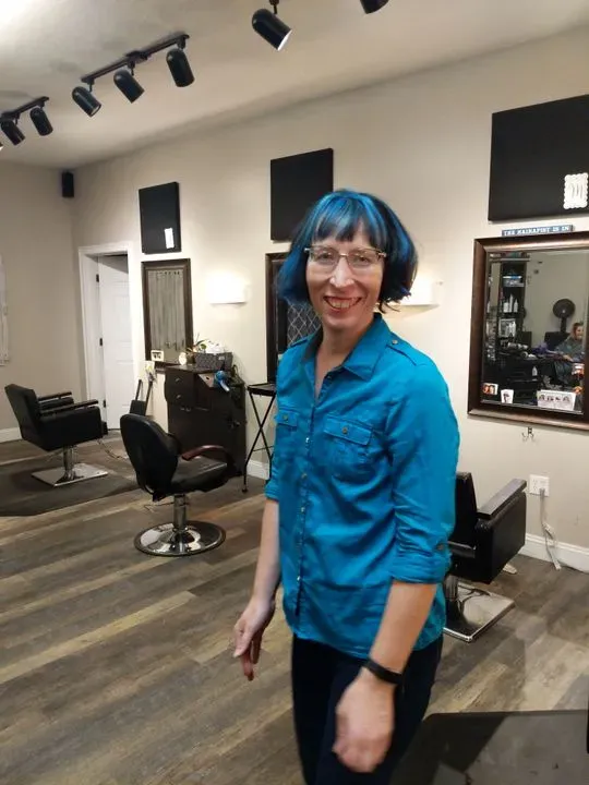 https://cdn.salonspotlight.com/photos/wsjWAhXEvnP45tdRDgBQ/9783eb02-1fa0-4192-9056-2cfc482a38f1_720x720