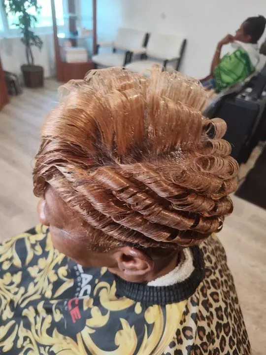 https://cdn.salonspotlight.com/photos/wudcIOGXFtlkD6lLgtze/86a3f756-6c05-42fa-999e-814c8f108f41_720x720