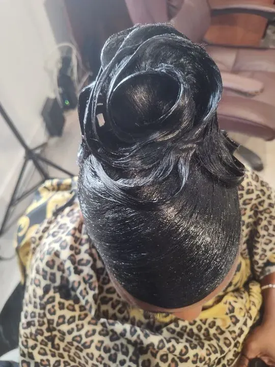 https://cdn.salonspotlight.com/photos/wudcIOGXFtlkD6lLgtze/bb706c32-3a81-442e-b1ba-07d423ec0508_720x720
