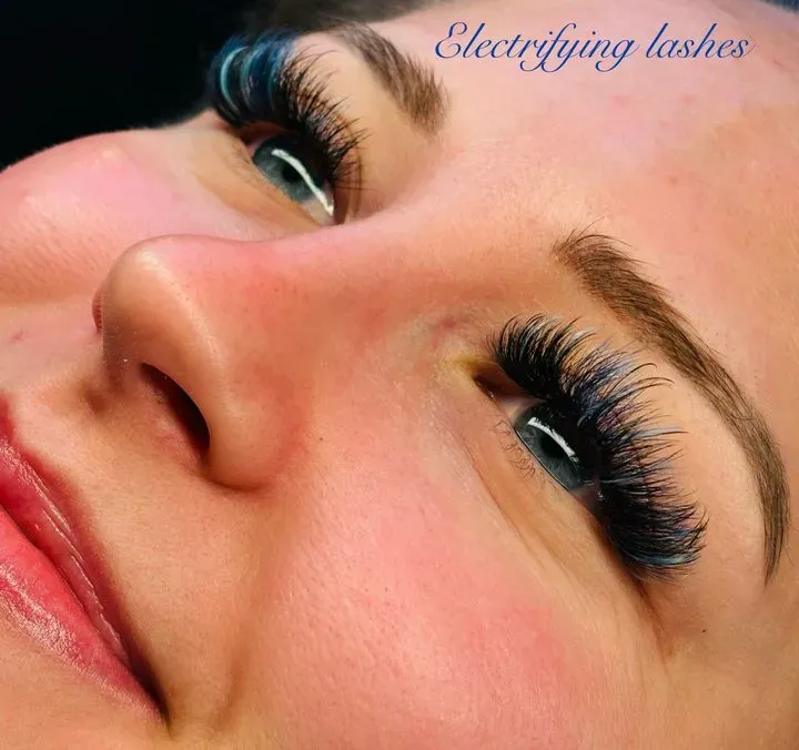 https://cdn.salonspotlight.com/photos/wvVbCL2gz3g1vNPN6gBL/93bdeb25-b3e1-4826-85c9-7d3a57178cd8_720x720