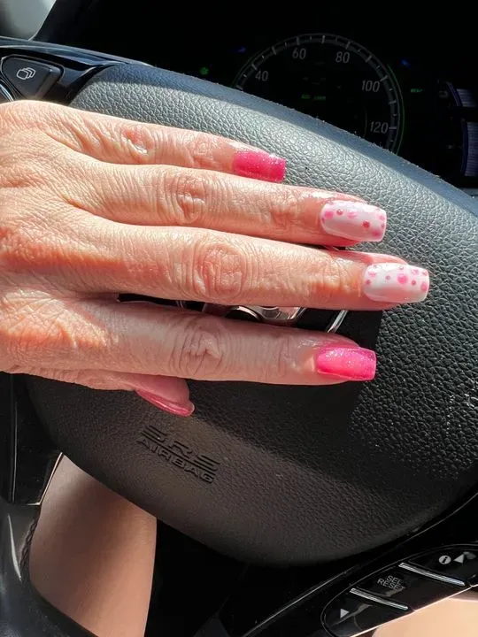 https://cdn.salonspotlight.com/photos/wx2UOKeLUMF7azOSVTKR/49352a7e-a80b-4bf4-9dc1-54b047a5d669_720x720