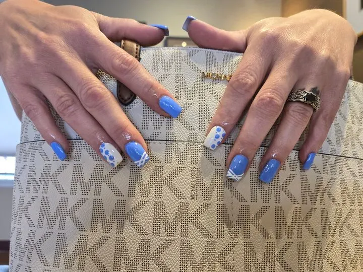 https://cdn.salonspotlight.com/photos/wx2UOKeLUMF7azOSVTKR/ddbefc7e-7d25-4996-ae56-8392c85af4f3_720x720