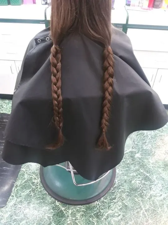https://cdn.salonspotlight.com/photos/wxT0e9rUrcBt7dEcSCf9/38743cda-2da4-4024-b7b4-89368257dfea_720x720