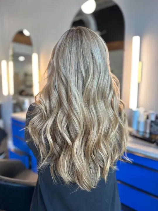 https://cdn.salonspotlight.com/photos/x002BVIWmo9v0uzvOW9H/c8dba69a-912b-49c3-a5f6-c66c26522348_720x720