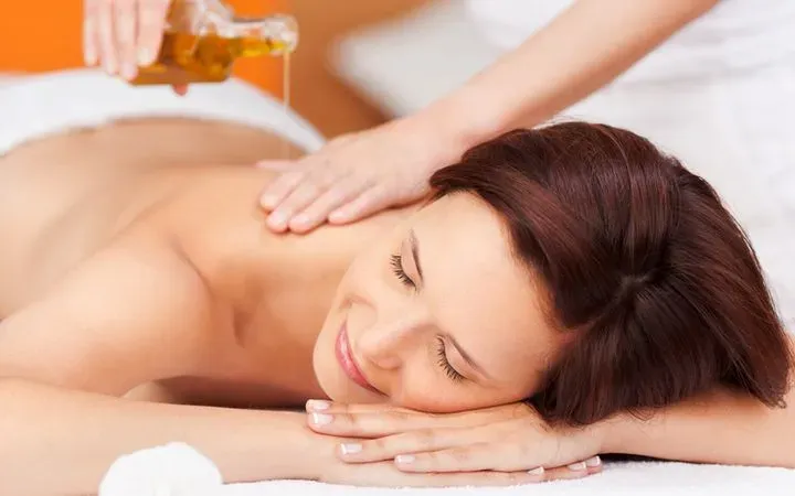 https://cdn.salonspotlight.com/photos/x0HYQEV1uwpzZBHLq8uI/724e5956-b15f-4916-bcb8-aa19a91eea27_720x720
