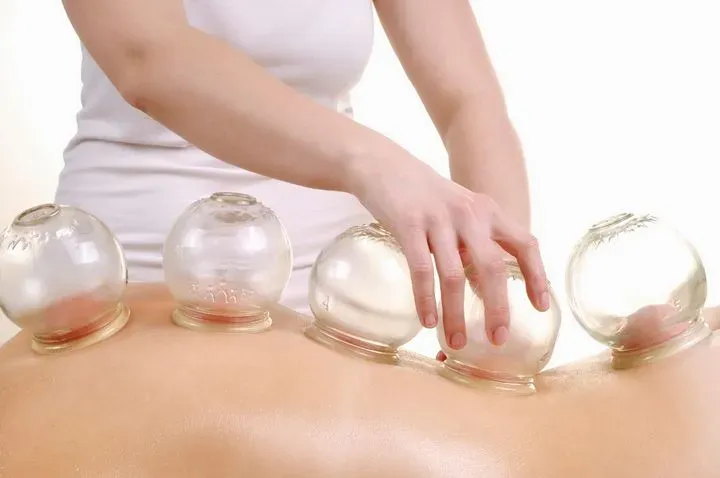 https://cdn.salonspotlight.com/photos/x0HYQEV1uwpzZBHLq8uI/c3331fa1-a07a-4597-8467-296df6326d81_720x720