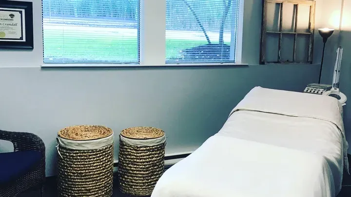 https://cdn.salonspotlight.com/photos/x0r3v42AMeuIA1mu98eF/491dff6b-eef4-46c9-a658-adab5ea740eb_720x720