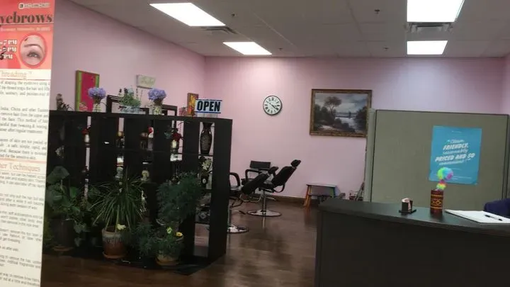 https://cdn.salonspotlight.com/photos/x2glUN2zQTlt7csxswnF/9ea541e7-6cdb-479f-bea4-ddd8066324e5_720x720