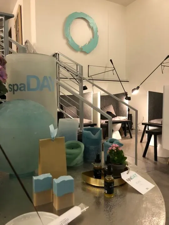 https://cdn.salonspotlight.com/photos/x2pwCGpPbgfaxhnVNwoF/28e4fe49-74a5-4c59-bcb3-c8b9dcf28c4d_720x720