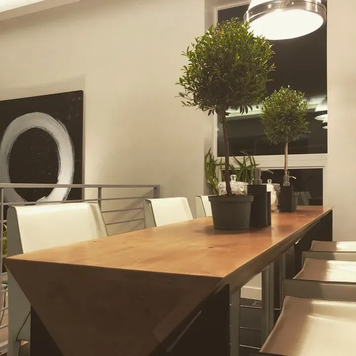 https://cdn.salonspotlight.com/photos/x2pwCGpPbgfaxhnVNwoF/41385c72-ea67-4c51-82a1-37ec0ebfbf6b_720x720