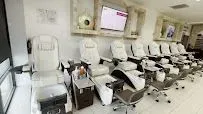 https://cdn.salonspotlight.com/photos/x40bZOrJyFQh8Yz03xFB/b990383f-f704-4b92-b575-bb95c3e7b8c4_720x720