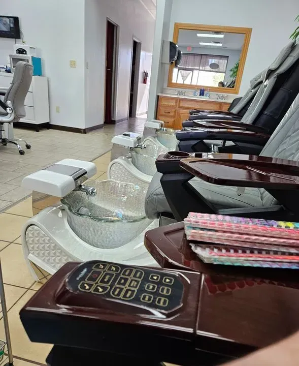 https://cdn.salonspotlight.com/photos/x51OuzLzz2RpL5FgkNDs/a02377fb-3ae1-4343-8ab2-243e4f4f7a9f_720x720