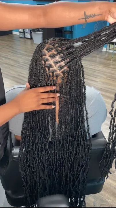 https://cdn.salonspotlight.com/photos/x5irs72YY6CTdzFjwlzY/2362c12d-be94-4e84-a72d-c53a40458f8f_720x720