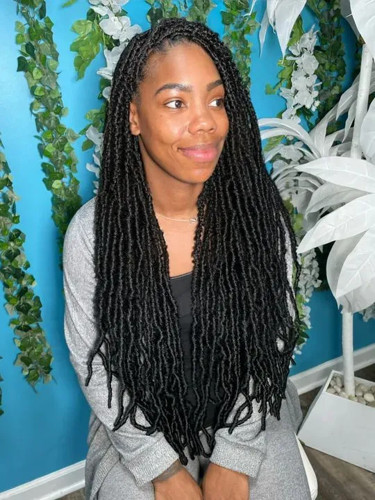 https://cdn.salonspotlight.com/photos/x5irs72YY6CTdzFjwlzY/fb426776-44f7-43b3-8f23-c15eef9e404c_720x720