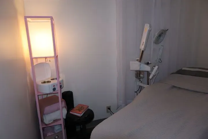https://cdn.salonspotlight.com/photos/x5jymxIuNATmOPHjTkLI/d14fda9e-97e3-449b-96ef-77e9b990e59a_720x720