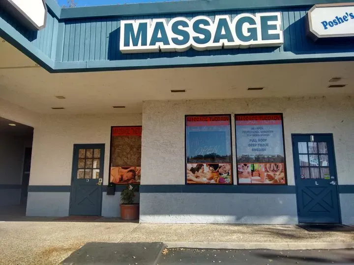 https://cdn.salonspotlight.com/photos/x60UYyN2y9B9oyd3Nwr3/f2665531-ac2a-4bc2-88bc-bf557ef46017_720x720