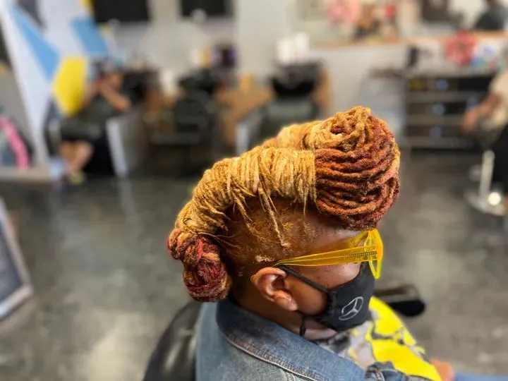 https://cdn.salonspotlight.com/photos/x7m9lKp4OSbnxLWkn62Z/d299f269-eb03-4a0a-87c7-92db4b0c3081_720x720