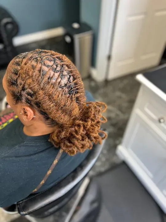 https://cdn.salonspotlight.com/photos/x7m9lKp4OSbnxLWkn62Z/def7c4ca-0454-469f-96b7-7054b8a30abb_720x720