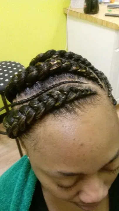 https://cdn.salonspotlight.com/photos/x951pMcDVROAnRyBjWZK/ed378660-9629-460f-81ca-22e534d74d30_720x720