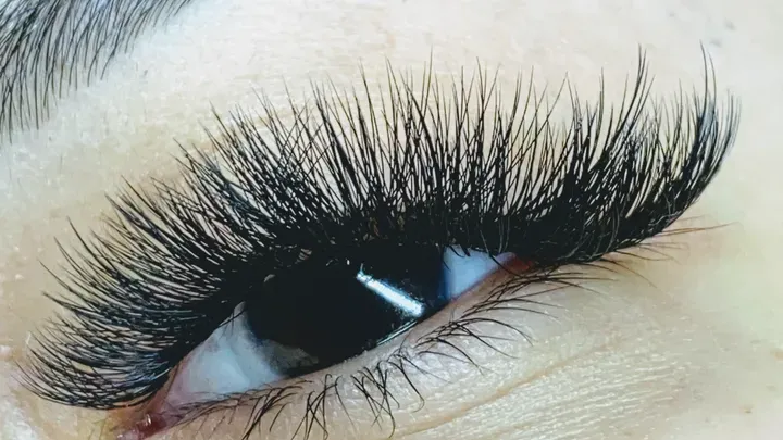 https://cdn.salonspotlight.com/photos/xAYlQtN3n5hv1hvgw5mq/6fa953e6-c435-46fc-8041-f512275d4762_720x720