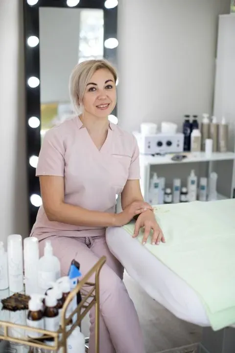 https://cdn.salonspotlight.com/photos/xBPlfsqaWUEbrZ7s9ItZ/43f58d72-1df4-490c-95e3-fadcfa52fbbf_720x720